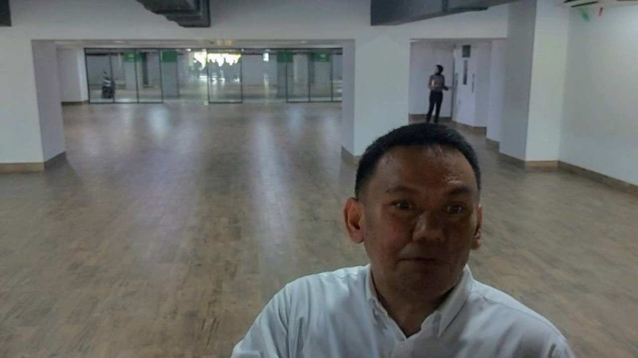 Direktur Utama PT Jakpro Iwan Takwin di Jakarta International Stadium (JIS), Tanjung Priok, Jakarta Utara, Selasa (4/7/2023). ANTARA/Abdu Faisal