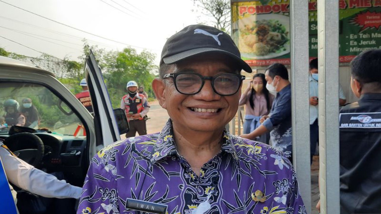 kepala Dinas Bina Marga dan Sumber Daya Air (DBMSDA) Kabupaten Tangerang Iwan Firmansyah. (ANTARA/Azmi Samsul Maarif)