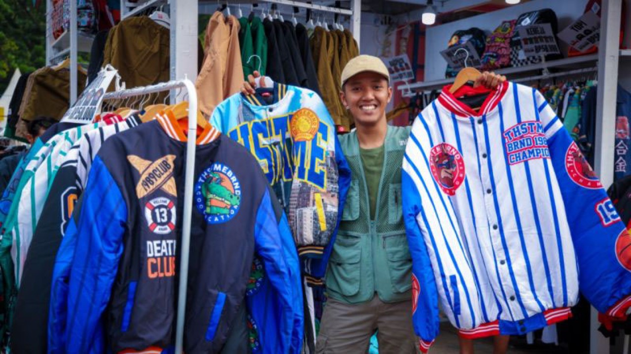 Pelaku UMKM yang mengikuti JakCloth Summerfest Reload 2023 di Jakarta, Rabu (6/7/2023). ANTARA/HO-KemenKopUKM.