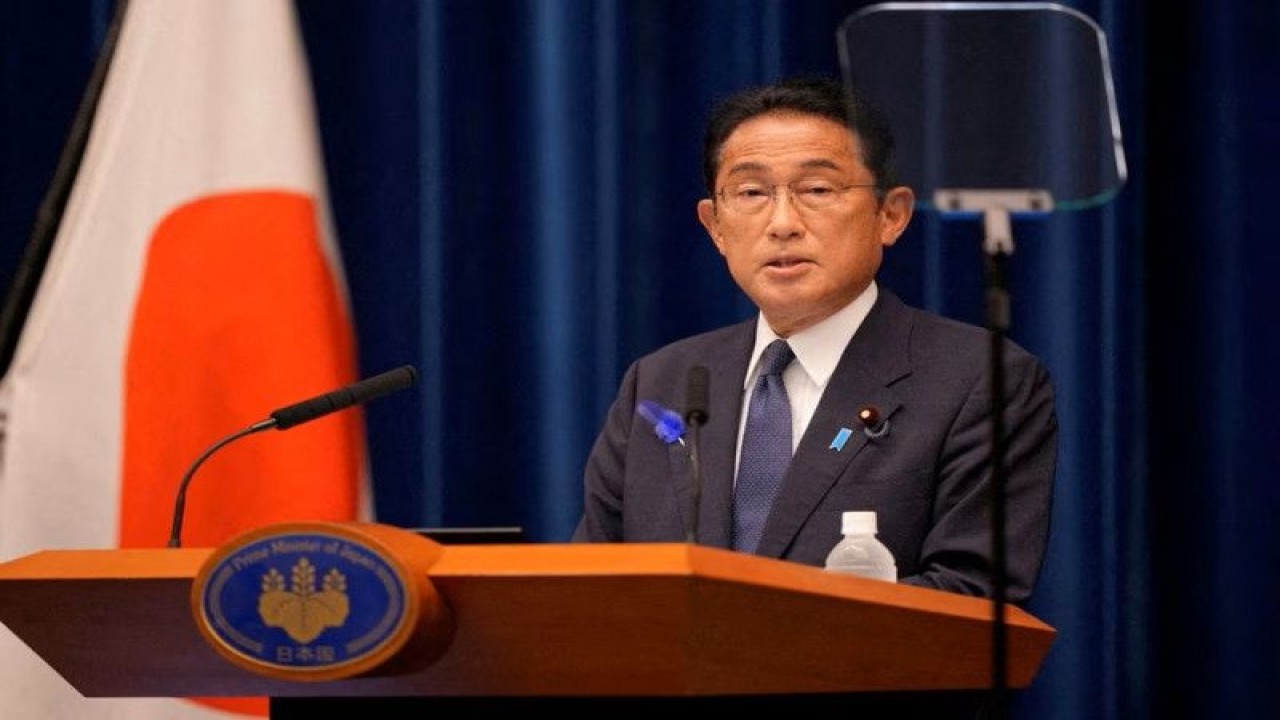 Arsip - Perdana Menteri Jepang Fumio Kishida menyampaikan pidato di kediaman resminya di Tokyo, Jepang, 14 Juli 2022. (Xinhua/Zhang Xiaoyu/Pool via REUTERS/as)