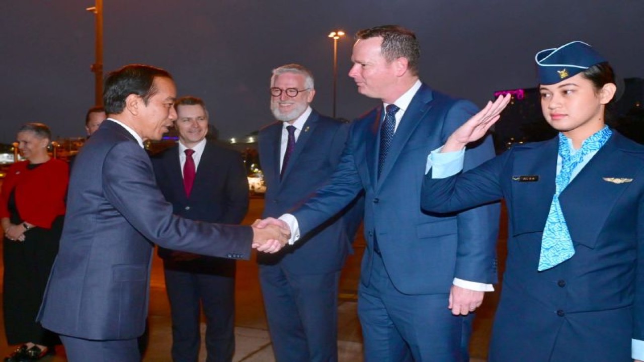Presiden Joko Widodo melanjutkan kunjungan kerja menuju Port Moresby, Papua Nugini, dari Bandar Udara Internasional Kingsford Smith Sydney pada Rabu (5/7). (ANTARA/Muchlis Jr - Biro Pers Sekretariat Presiden)