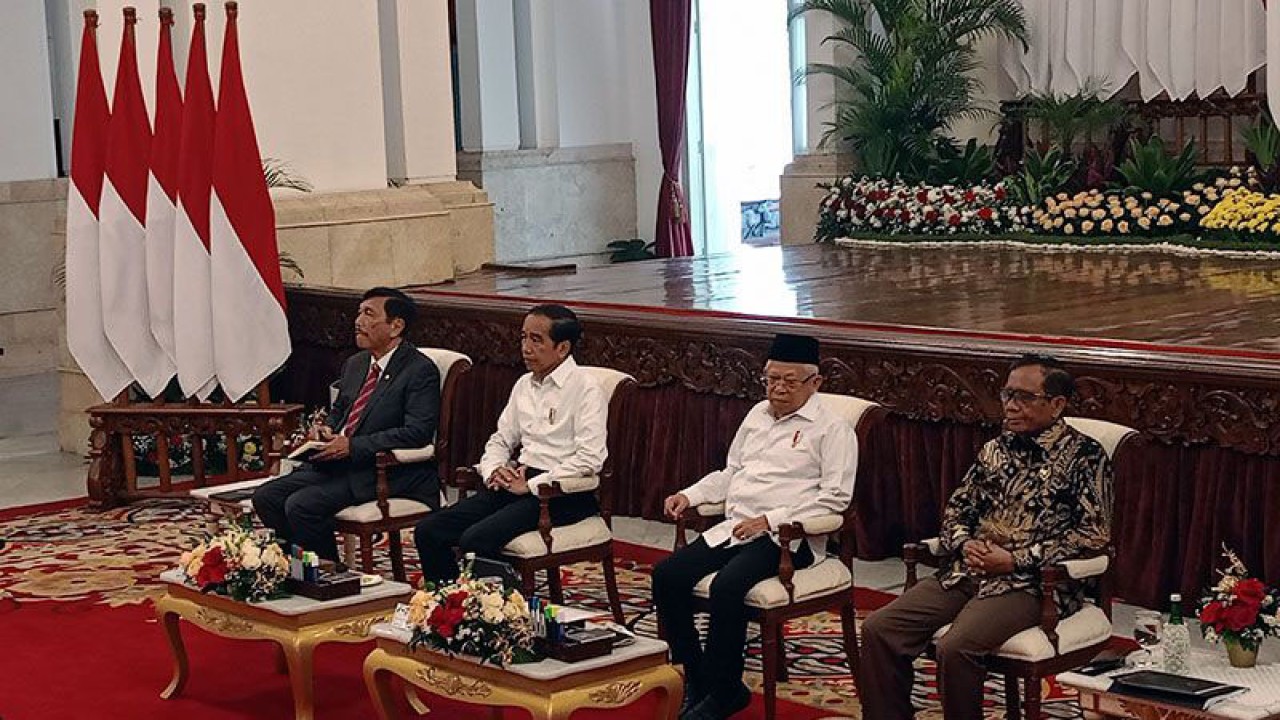 Presiden RI Joko Widodo (kedua kiri) dalam Sidang Kabinet Paripurna di Istana Negara, Jakarta, Senin (3/7/2023). ANTARA/Rangga Pandu Asmara Jingga
