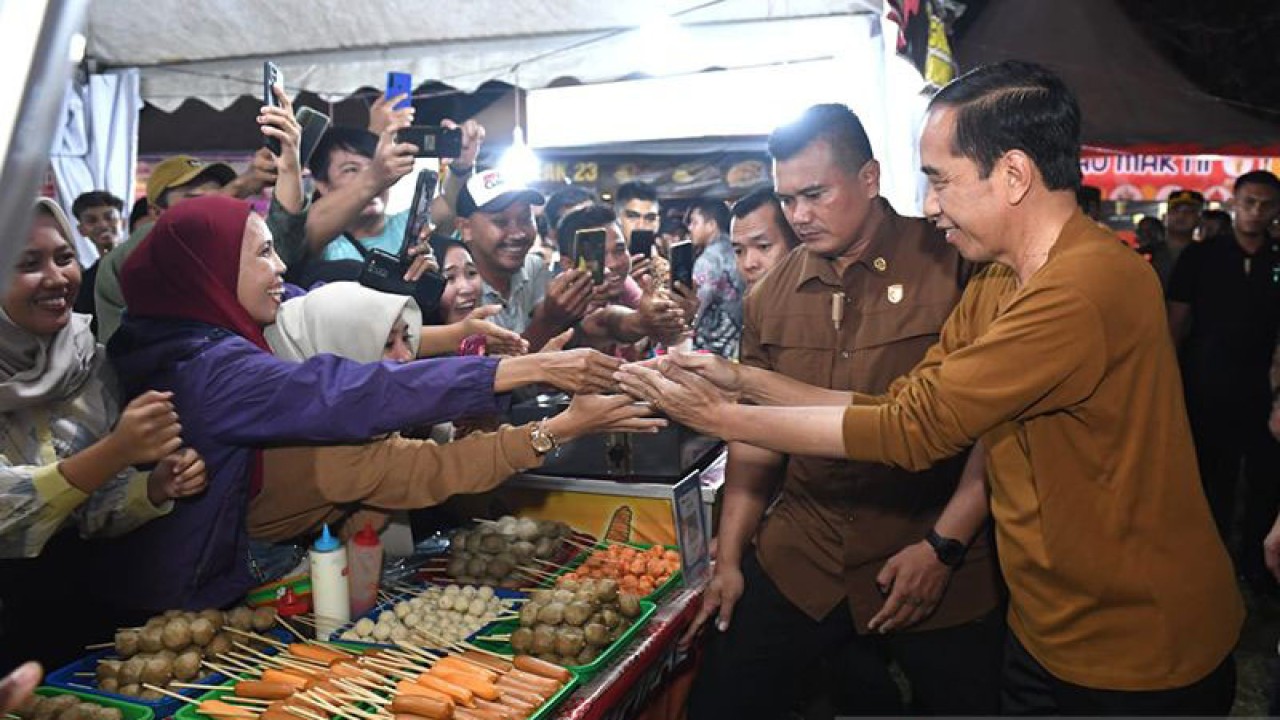 Presiden Jokowi kunjungi Festival Tabut Bengkulu. (Antara/HO-Biro Pers, Media dan Informasi Sekretariat Presiden)