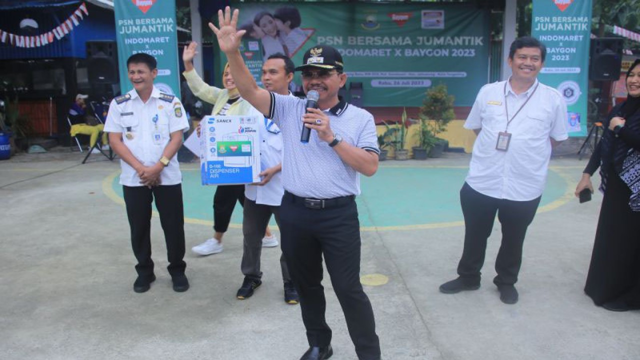 Wakil Wali Kota Sachrudin saat membuka kegiatan PSN Bersama Jumantik (Juru Pemantau Jentik) 2023 di Lapangan Kampung Baru, Kelurahan Gandasari, Kecamatan Jatiuwung, Rabu. HO/Pemkot Tangerang
