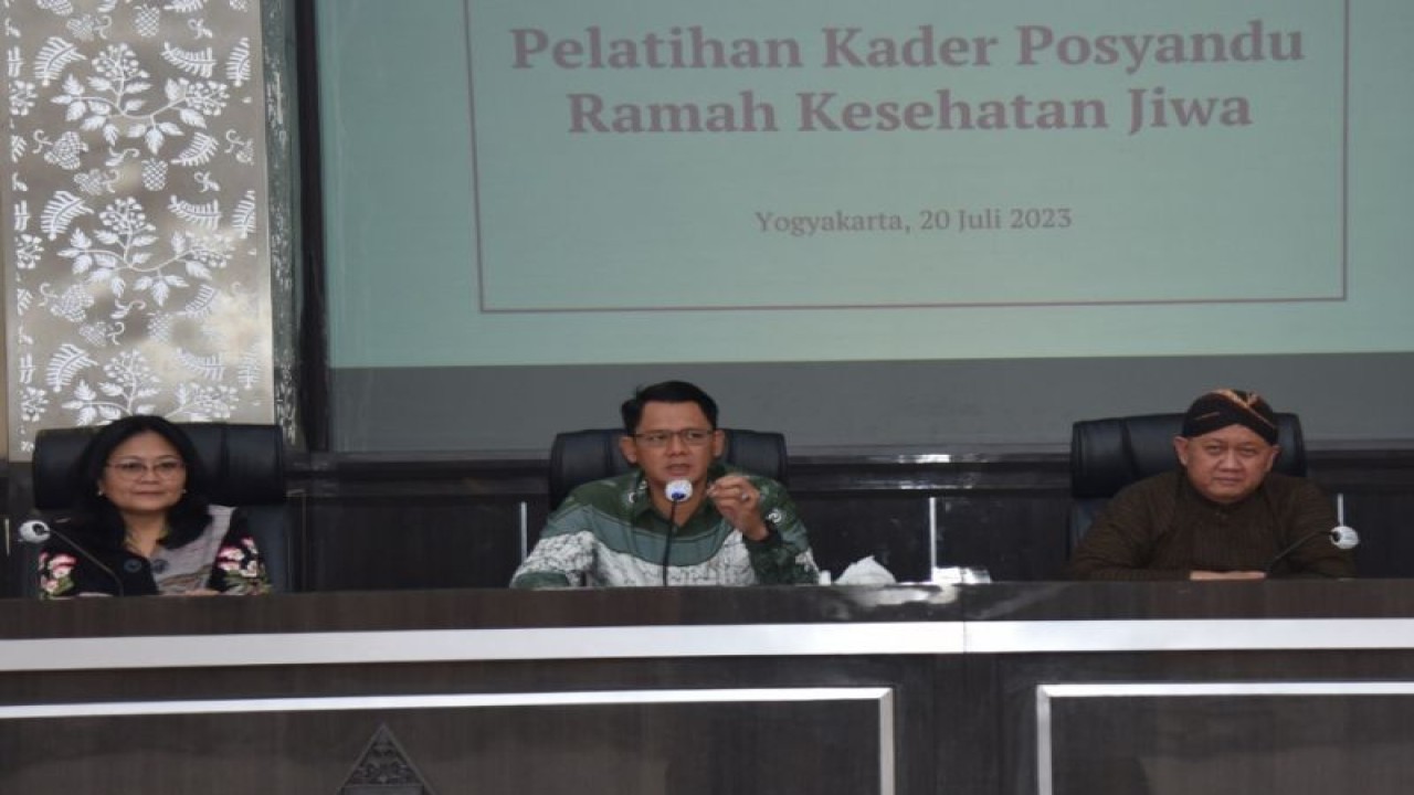 Wakil Bupati Sleman Danang Maharsa membuka pelatihan dan piloting promosi kesehatan jiwa berbasis posyandu dan pendamping Keluarga di Aula Bappeda Sleman, Kamis (20/7/2023). (ANTARA/HO-Bagian Prokopim Setda Sleman)