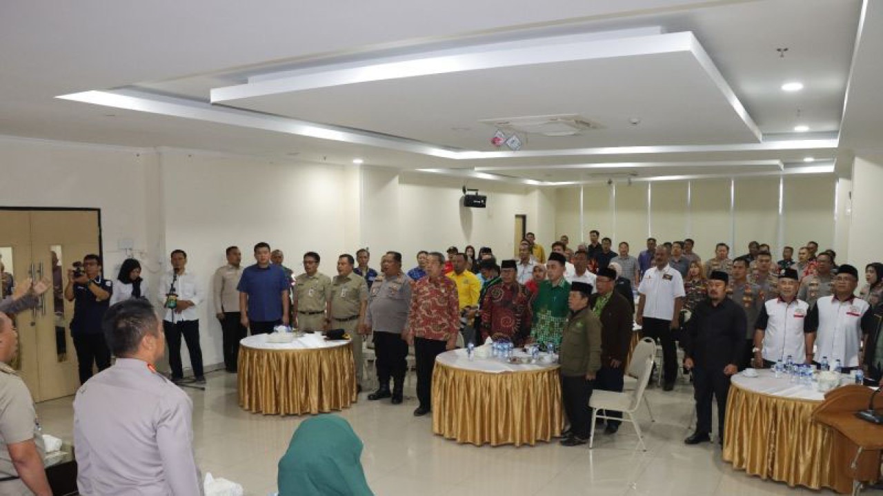 Dialog tentang keamanan dan ketertiban masyarakat (kamtibmas) di Polres Metro Jakarta Barat dalam rangka persiapan Pemilihan Umum (Pemilu) 2024, Selasa (18/7/2023). ANTARA/Risky Syukur