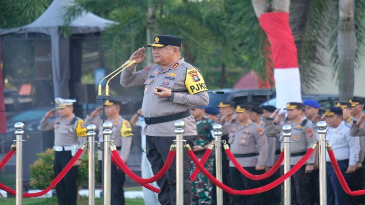 Kapolda Kepri Irjen Pol Tabana Bangun saat memimpin apel Operasi Patuh Seligi 2023 di Batam, Kepulauan Riau, Senin 10/7/2023). ANTARA/HO-Humas Polda Kepri.