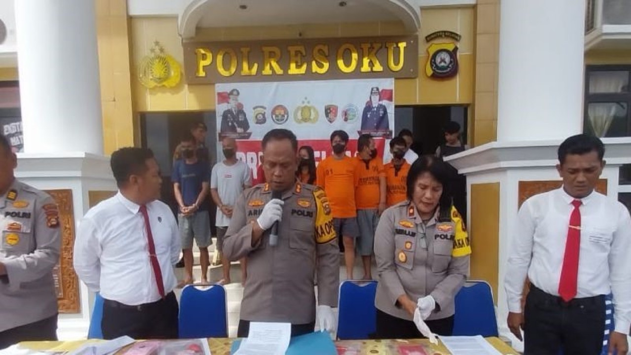 Kapolres OKU dalam ores rilis ungkap kasus peredaran narkoba, Selasa. ANTARA/Edo Purmana/23.