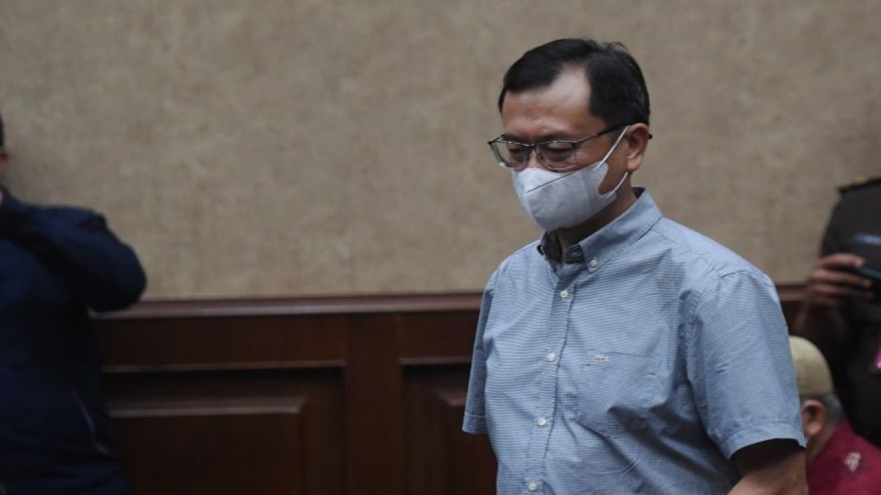 Terdakwa kasus dugaan korupsi di PT ASABRI Benny Tjokrosaputro bersiap menjalani sidang dengan agenda pembacaan putusan di Pengadilan Tindak Pidana Korupsi (Tipikor), Jakarta, Kamis (5/1/2023). ANTARA FOTO/Hafidz Mubarak A/rwa.