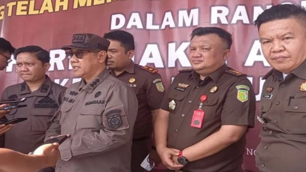 Kejari Bandarlampung melakukan pemusnahan narkotika jenis ganja. Bandarlampung, Kamis, (20/7/2023). (ANTARA/HO-Damiri)