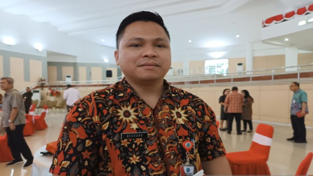 Administrator Kawasan Ekonomi Khusus (KEK) Likupang di Kabupaten Minahasa Utara, Sulawesi Utara, Richard Dondokambey menyebutkan pengelolaan kawasan pariwisata tersebut berbeda dengan daerah lainnya karena berbasis konservasi. ANTARA/Karel A Polakitan (1)