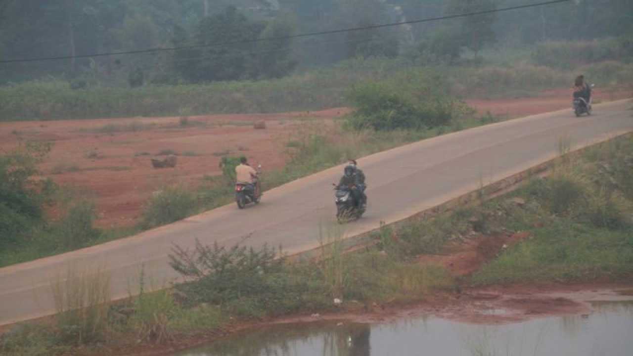 Jalan Bojonggede - Kemang alias Bomang di Kabupaten Bogor, Jawa Barat. (ANTARA/M Fikri Setiawan)