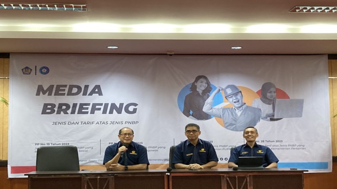 Direktur Jenderal Anggaran Kemenkeu Isa Rachmatarwata memberikan pemaparan dalam media briefing di Gedung Direktorat Jenderal Anggaran (DJA) Kemenkeu di Jakarta, Rabu (12/7/2023). (ANTARA/Imamatul Silfia)