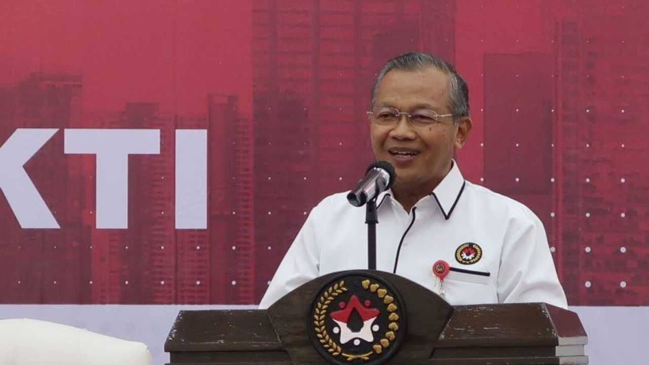 Staf Khusus Menko PMK Bidang Hubungan Pemerintah Pusat dan Daerah, Ravik Karsidi menyampaikan pidato dalam Sarasehan Revitalisasi Trisakti di Gedung Heritage, Kemenko PMK, Jakarta Pusat, Senin (3/7/2023). (ANTARA/Sugiharto Purnama)