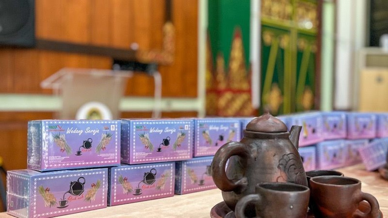 Ilustrasi - Salah satu produk minuman rempah produksi kelompok tani di Kota Yogyakarta yang menggunakan merek Djok Neh, yaitu merek tunggal yang digunakan untuk produk olahan hasil pertanian dari kelompok tani yang tergabung dalam Asosiasi Petani Sayur Kota Yogyakarta. (ANTARA/Eka AR)