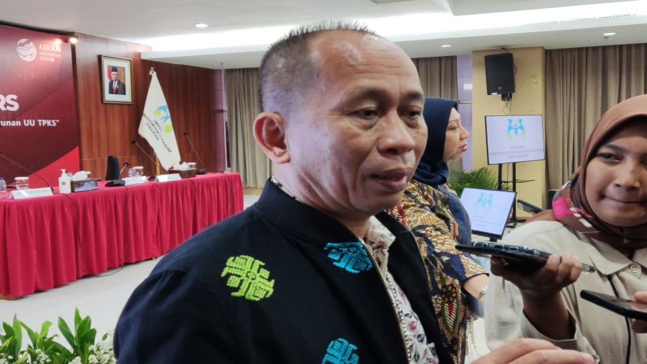 Deputi Bidang Perlindungan Khusus Anak Kementerian Pemberdayaan Perempuan dan Perlindungan Anak Nahar (kiri). (ANTARA/ Anita Permata Dewi)