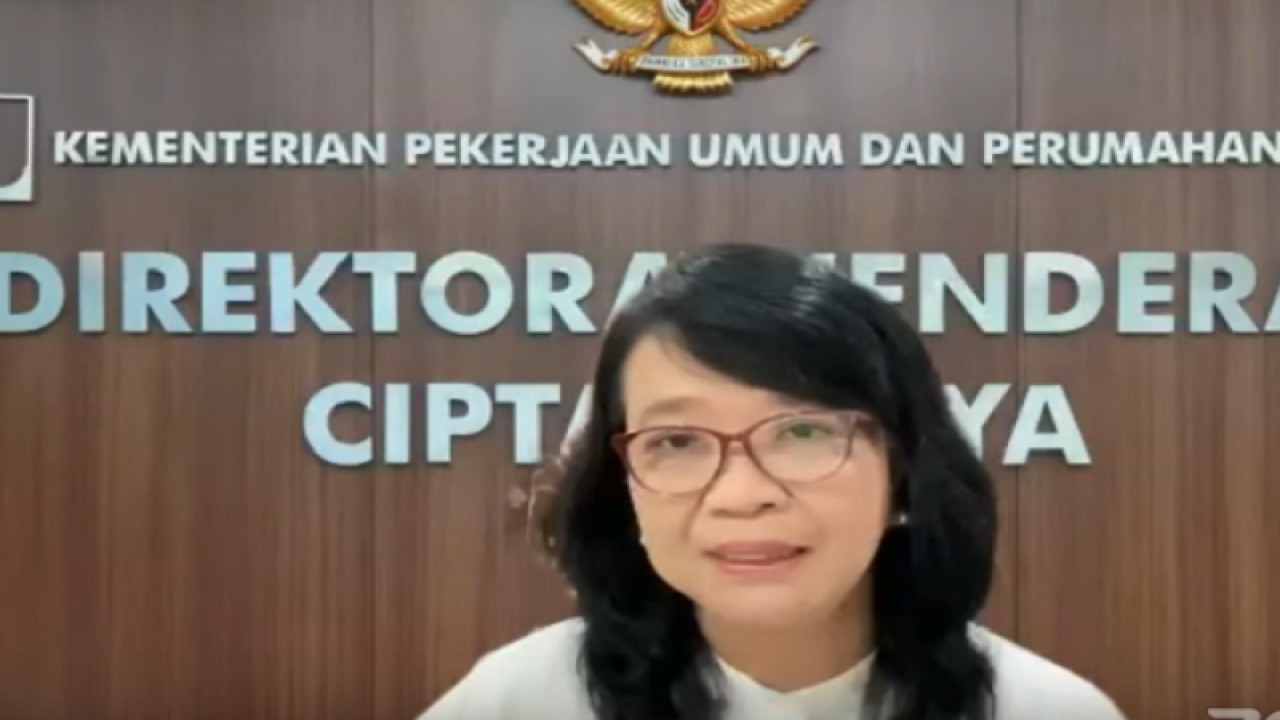 Tangkapan layar - Direktur Jenderal Cipta Karya Kementerian PUPR Diana Kusumastuti dalam seminar daring dan bedah buku "Pengantar BIM (Building Information Modeling) dalam Arsitektur" di Jakarta, Senin (10/7/2023). ANTARA/Aji Cakti