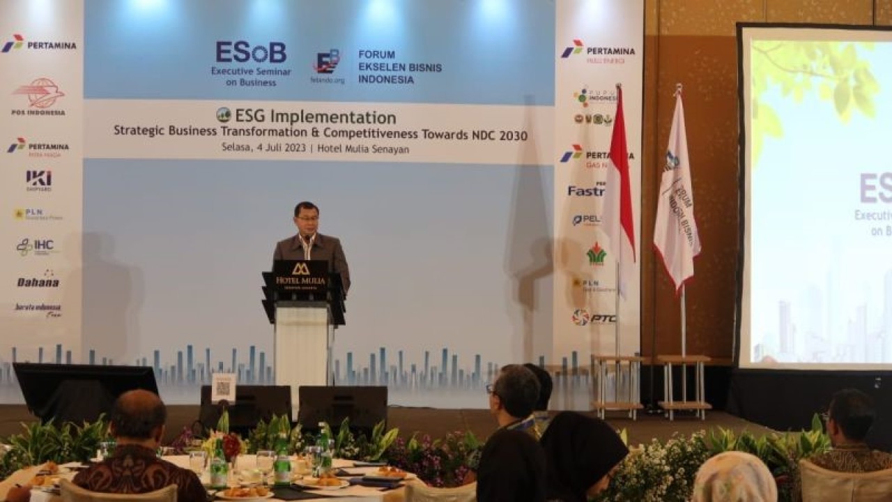 Pelaksana Tugas Kepala Badan Perencanaan dan Pengembangan Ketenagakerjaan Kementerian Tenaga Kerja Aris Wahyudi memaparkan tentang kondisi terkini ketenagakerjaan nasional dalam sebuah diskusi bertajuk Implementasi ESG di Hotel Mulia Senayan, Jakarta, Selasa (4/7/2023). (ANTARA/Sugiharto Purnama)