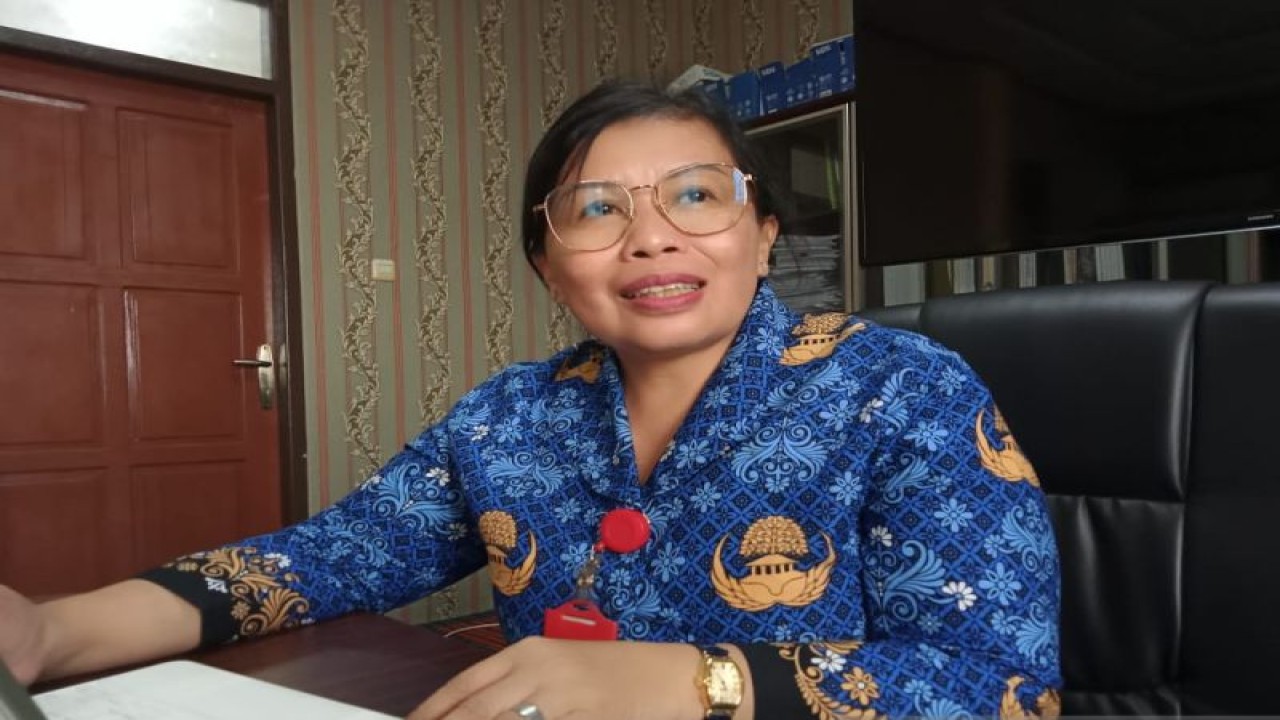 Kepala Bappeda Kabupaten Mimika Yohana Paliling (ANTARA/Agustina Estevani Janggo)