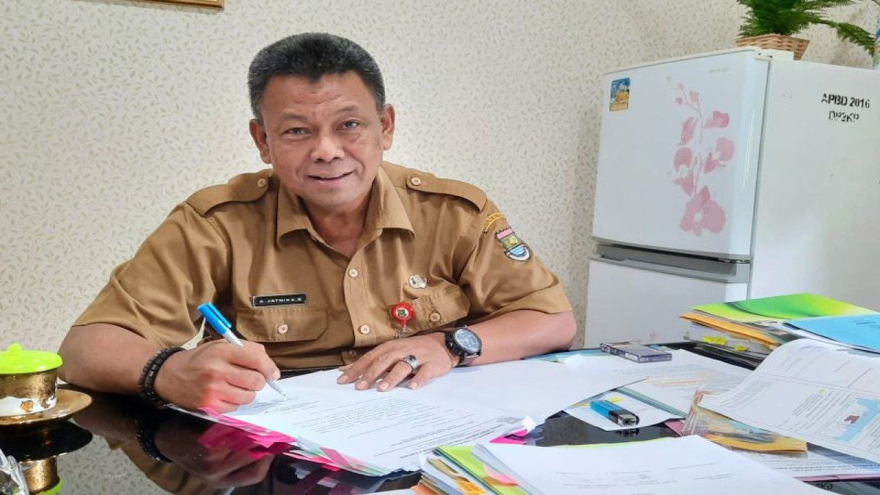 Kepala Dinas Pertanian dan Ketahanan Pangan (DPKP) Kabupaten Tangerang, Asep Jatnika (FOTO ANTARA/Azmi Samsul Maarif)