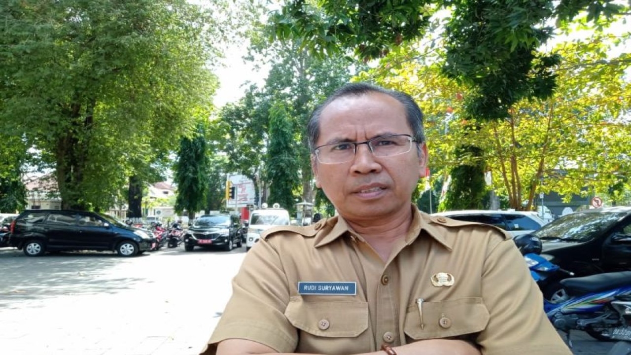 Kepala Dinas Tenaga Kerja (Disnaker) Kota Mataram H Rudi Suryawan. (ANTARA/Nirkomala)