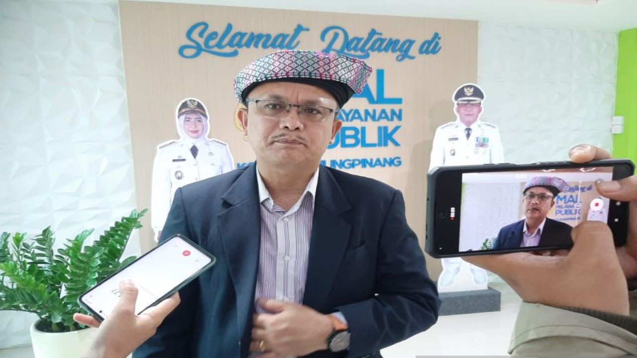 Kepala Ombudsman Kepri, Lagat Parroha Patar Siadari. (Ogen)