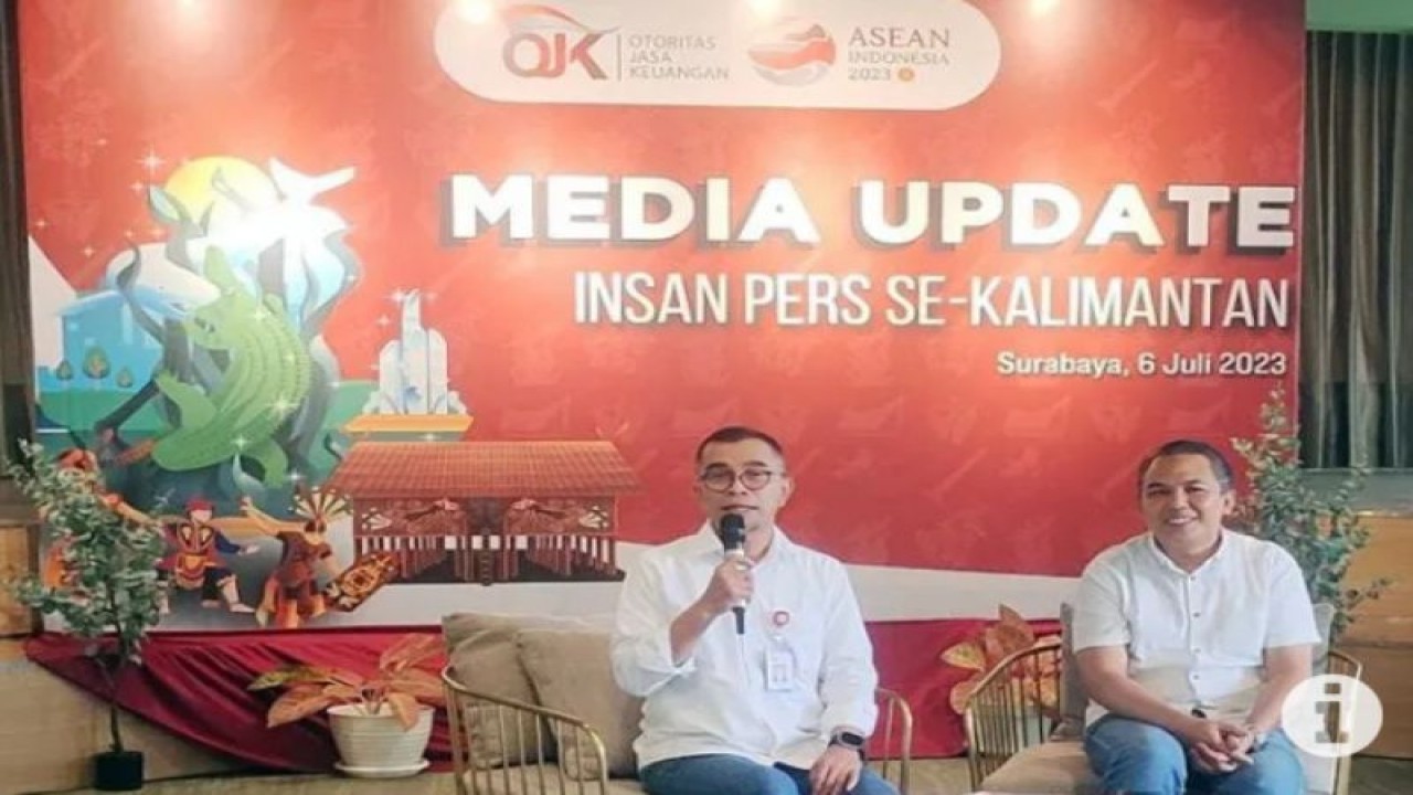 Kepala Otoritas Jasa Keuangan (OJK) Regional 9 Wilayah Kalimantan Darmansyah. (ANTARA/ HO - Humas Bank Kalsel)