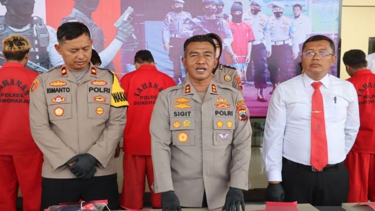 Kepala Polres Sukoharjo AKBP Sigit (tengah) dalam Konferensi Pers, di Mapolres Sukoharjo, Senin. ANTARA/Bambang Dwi Marwoto.