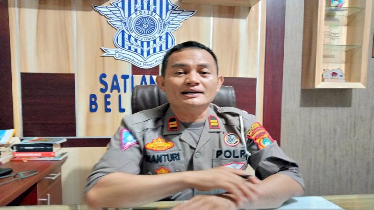 Kepala Satuan Lalu Lintas Polres Belitung, IPTU Riris Tawan April Sianturi (ANTARA/Kasmono-Apriliansyah)