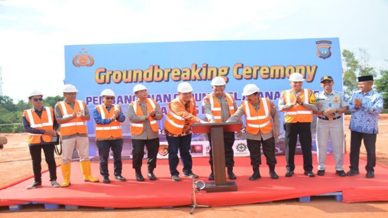 Peresmian peletakan batu pertama pembangunan gedung pelayanan BPKB di Polda Kepri (ANTARA/HO-Humas Polda Kepri)