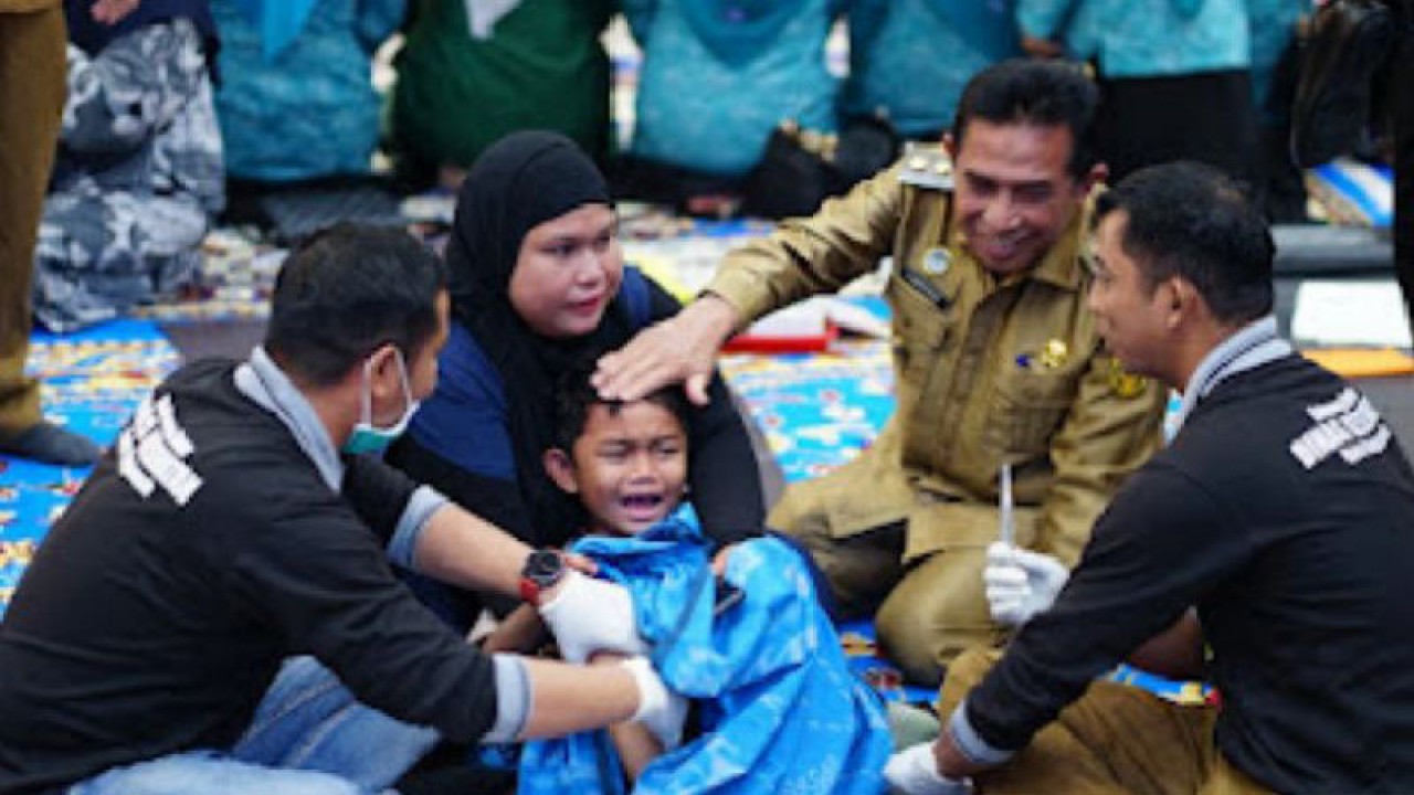 Suasana pelayanan khitan massal untuk memperingati Hari Anak Nasional 2023 di Balai Kota Banjarmasin, Senin (10/7/2023). (ANTARA/HO Humas Pemkot Banjarmasin.)