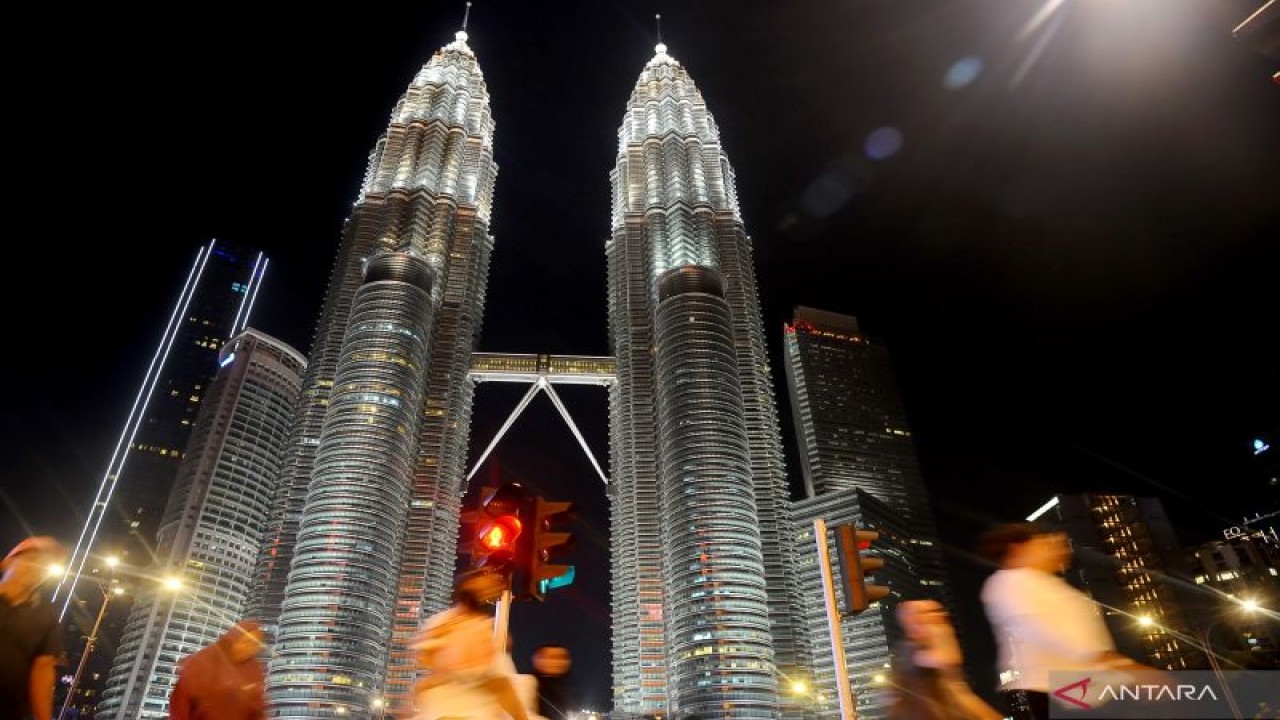 Arsip - Menara kembar Petronas (KLCC) di Kuala Lumpur, Malaysia, 10 Oktober 2022. (ANTARA FOTO/Rafiuddin Abdul Rahman/wsj)