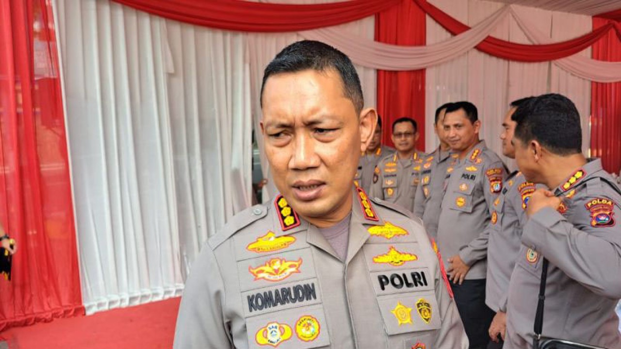 Arsip foto - Kapolres Metro Jakarta Pusat Kombes Pol Komarudin saat diwawancarai di Jakarta, Senin (19/6/2023). ANTARA/Ilham Kausar