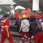 kondisi mobil pick up yang terjatuh saat hendak naik ke dalam kapal di Pelabuhan Bakauheni, Lampung. ANTARA/HO-1688631839