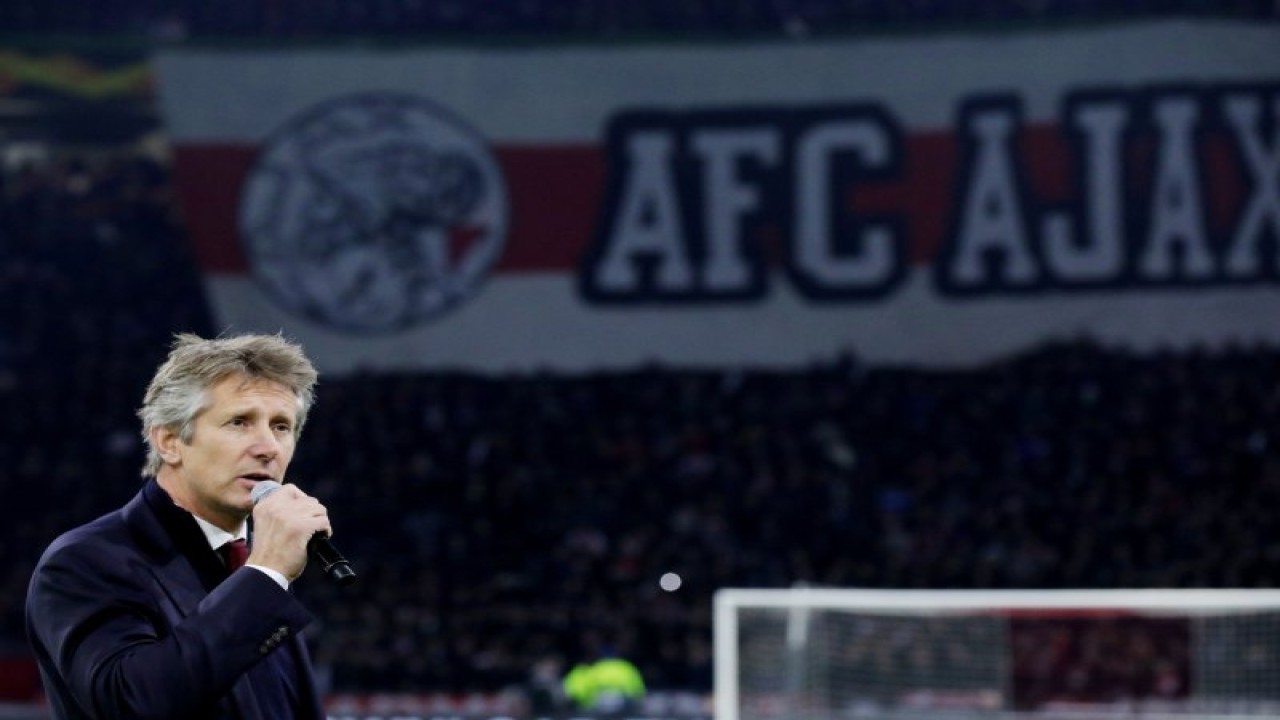 CEO Ajax Edwin van der Sar berbicara sebelum pertandingan Liga Europa kontra Getafe di Johan Cruijff Arena, Amsterdam, Belanda pada 27 Februari 2020.(REUTERS/EVA PLEVIER)