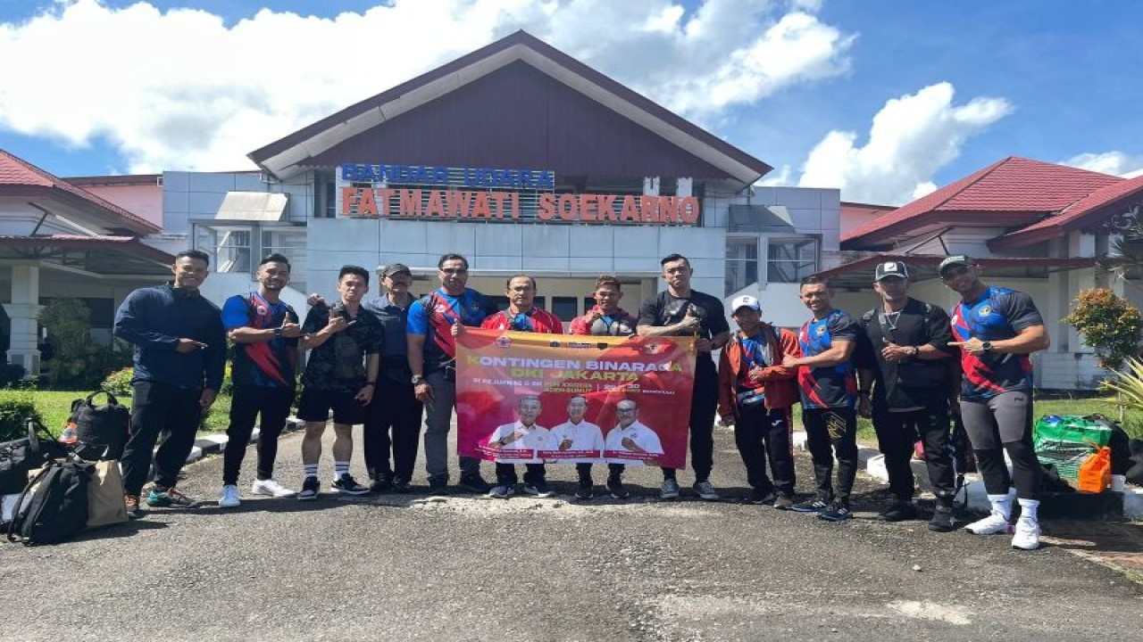 Kontingen DKI Jakarta berfoto setelah mengikuti babak kualifikasi PON 2024 di Bengkulu, Minggu (30/7/2023). (ANTARA/HO/PBFI DKI JAKARTA)