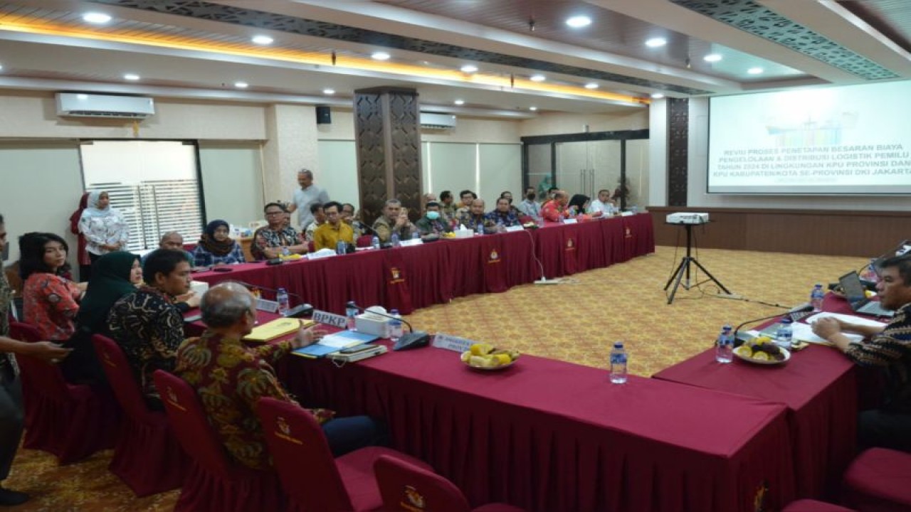 Komisi Pemilihan Umum (KPU) dan Badan Pengawasan Keuangan dan Pembangunan (BPKP) Provinsi DKI Jakarta melakukan peninjauan biaya pengelolaan dan distribusi logistik Pemilu 2024 di Jakarta, Senin (24/7/2023). ANTARA/HO-KPU DKI Jakarta