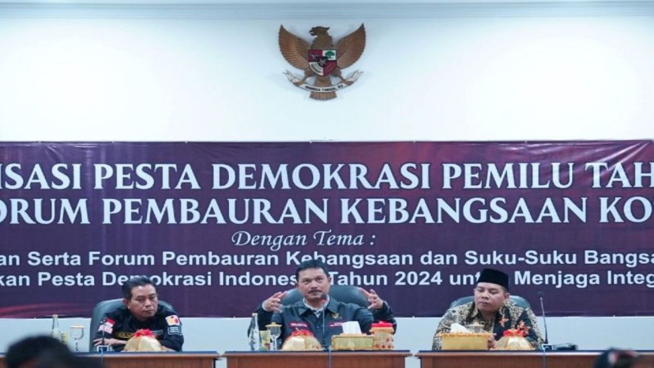 Wali Kota Madiun Maidi, Ketua KPU Kota Madiun, Ketua Bawaslu Kota Madiun menjadi narasumber dalam sosialisasi pesta demokrasi Pemilu tahun 2024 kepada Forum Pembauran Kebangsaan Kota Madiun di Gedung Diklat, Selasa (25/7/2023). ANTARA/HO-Diskominfo Kota Madiun