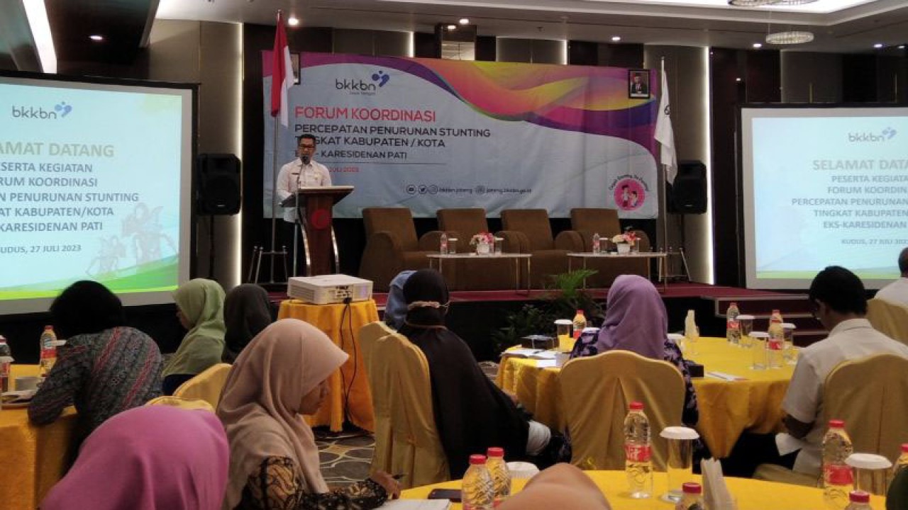 Bupati Kudus Hartopo saat pembukaan forum koordinasi percepatan penurunan stunting tingkat kabupaten/kota eks-Keresidenan Pati di Kudus, Jateng, Kamis (27/7/2023). (FOTO ANTARA/Akhmad Nazaruddin Lathif)