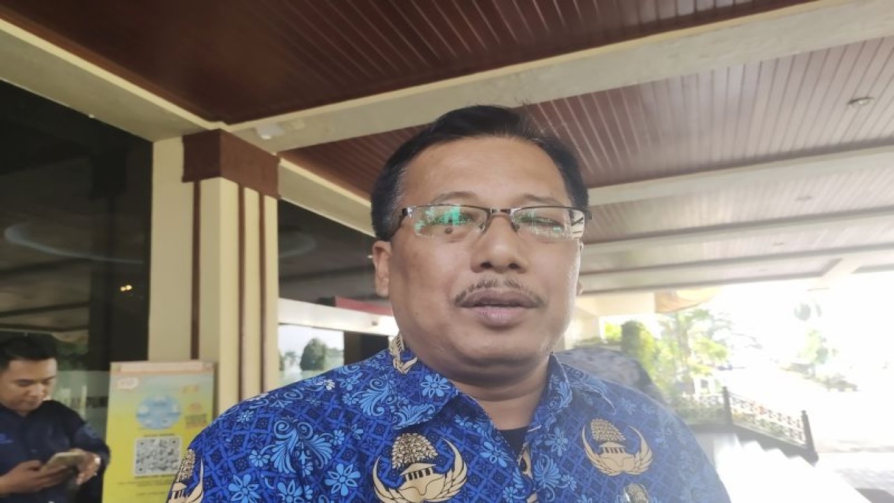 Kepala Dinas Ketahanan Pangan, Tanaman Pangan dan Hortikultura Provinsi Lampung Bani Ispriyanto saat memberi keterangan mengenai pengembangan kawasan hortikultura di Provinsi Lampung. Bandarlampung, Senin (17/7/2023). ANTARA/Ruth Intan Sozometa Kanafi.