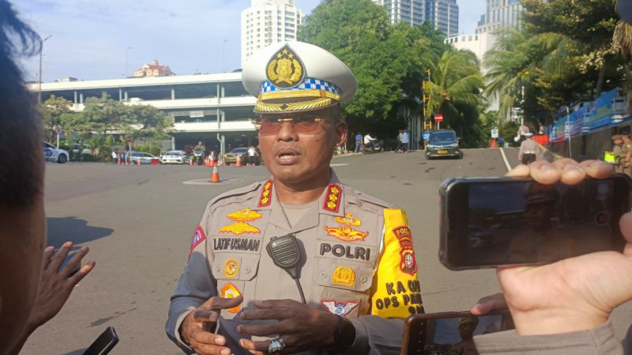 Direktur Lalu Lintas Polda Metro Jaya Kombes Pol Latif Usman saat diwawancarai di Jakarta, Senin (10/7/2023) ANTARA/Ilham Kausar