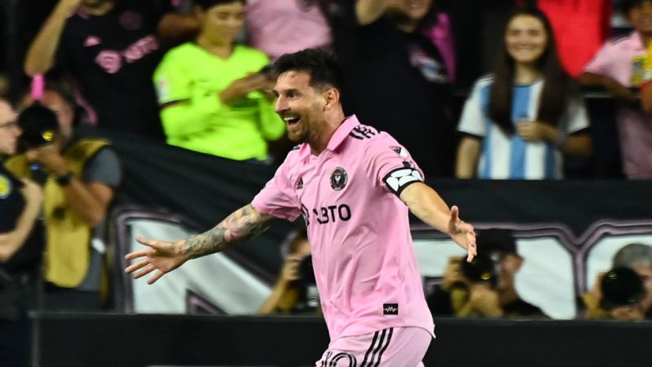 Lionel Messi langsung mencetak gol pada laga perdananya bersama Inter Miami saat mengalahkan Cruz Azul dalam matchday 1 fase Grup J League Cup 2023