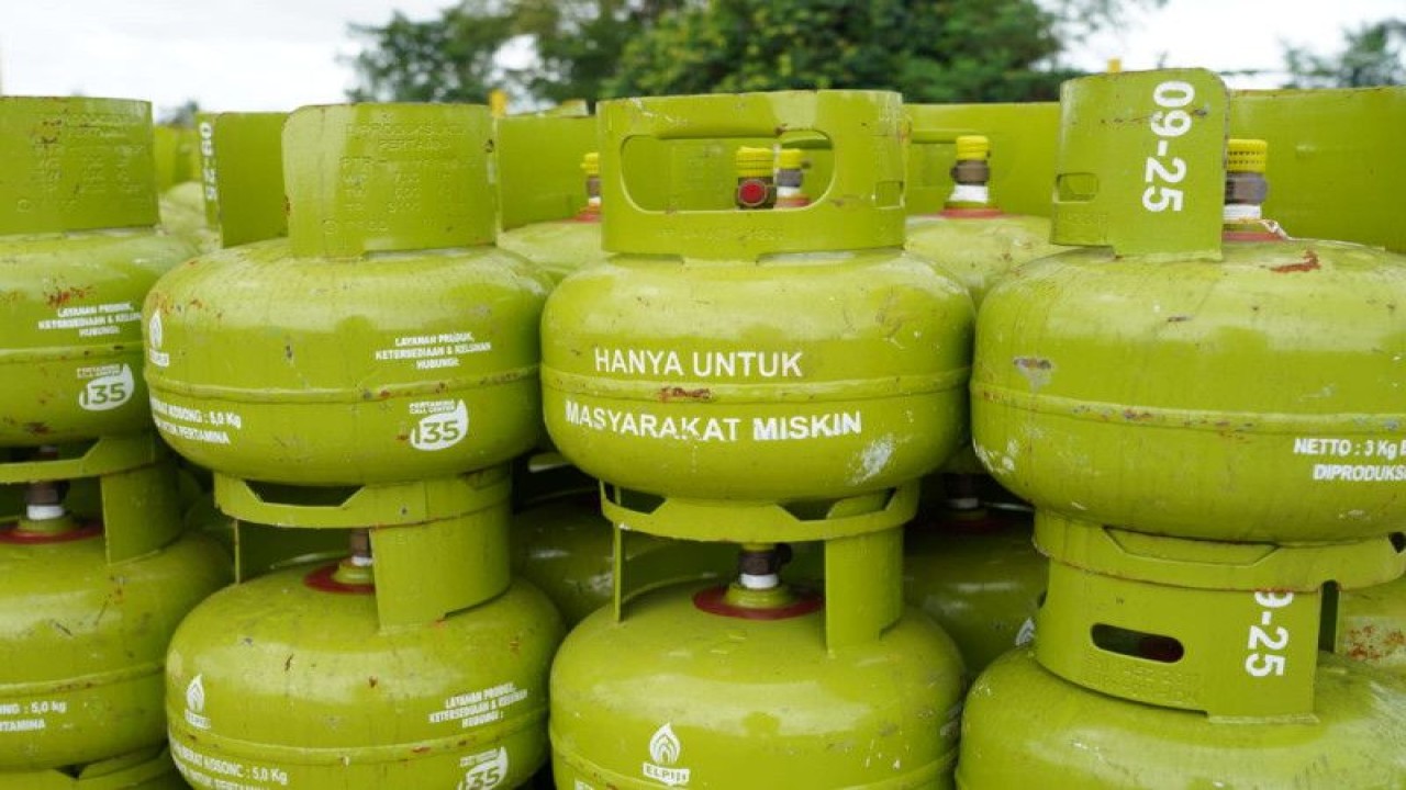 LPG 3 kilogram yang diperuntukan bagi masyarakat kategori miskin, Jumat (21/7/2021). ANTARA/HO-Pertamina