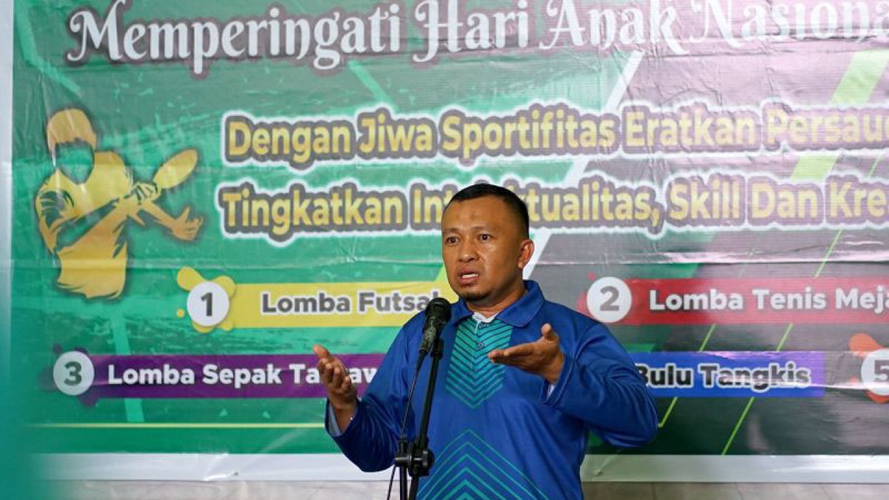 Kepala Seksi Pembinaan LPKA Kelas II Gorontalo, Deddy Abdul memberikan sambutan pada pembukaan pekan olahraga dalam rangka Hari Anak Nasional di Kota Gorontalo, Gorontalo, Senin (17/7/2023). ANTARA/Adiwinata Solihin