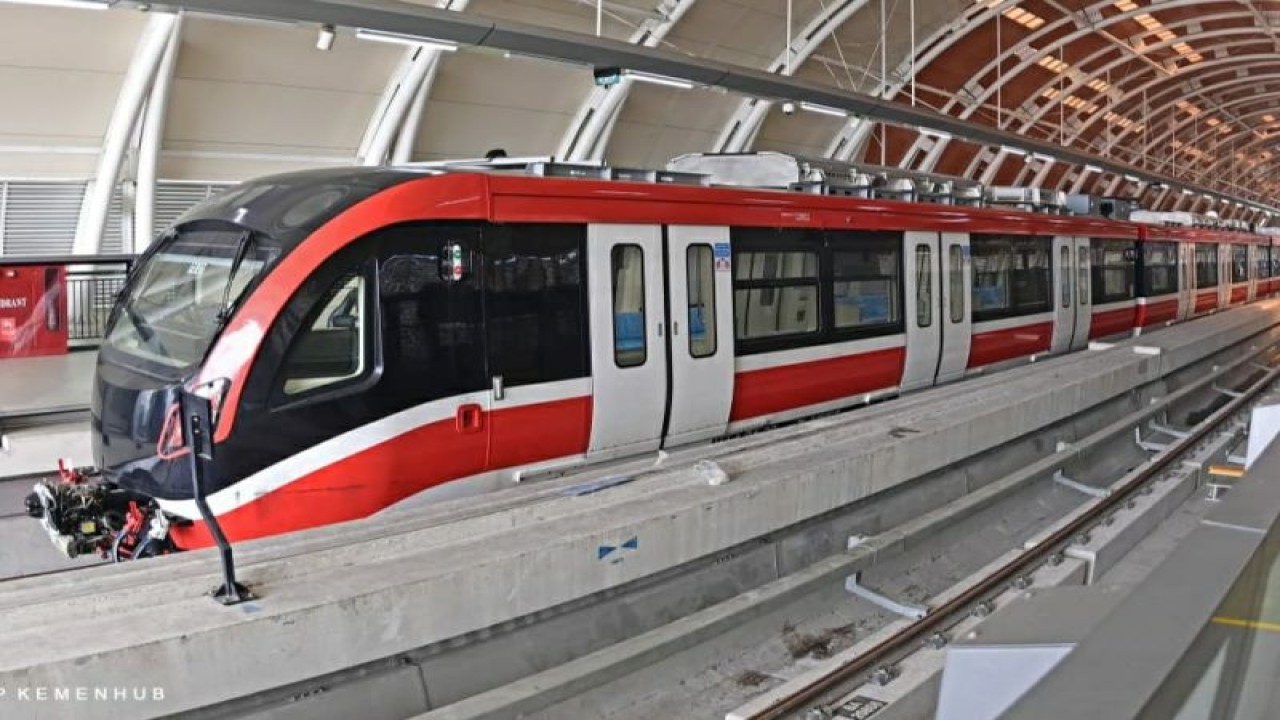 Rangkaian LRT Jabodebek. ANTARA/HO-Biro Komunikasi dan Informasi Publik (BKIP) Kemenhub