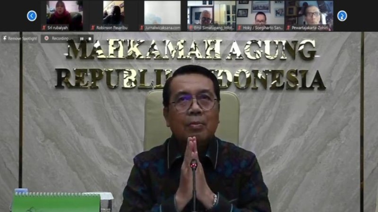 Tangkapan layar Ketua Mahkamah Agung (MA) M. Syarifuddin saat memberikan paparan refleksi kinerja MA pada tahun 2022 di Jakarta, Selasa (3/1/2023). ANTARA/Muhammad Zulfikar