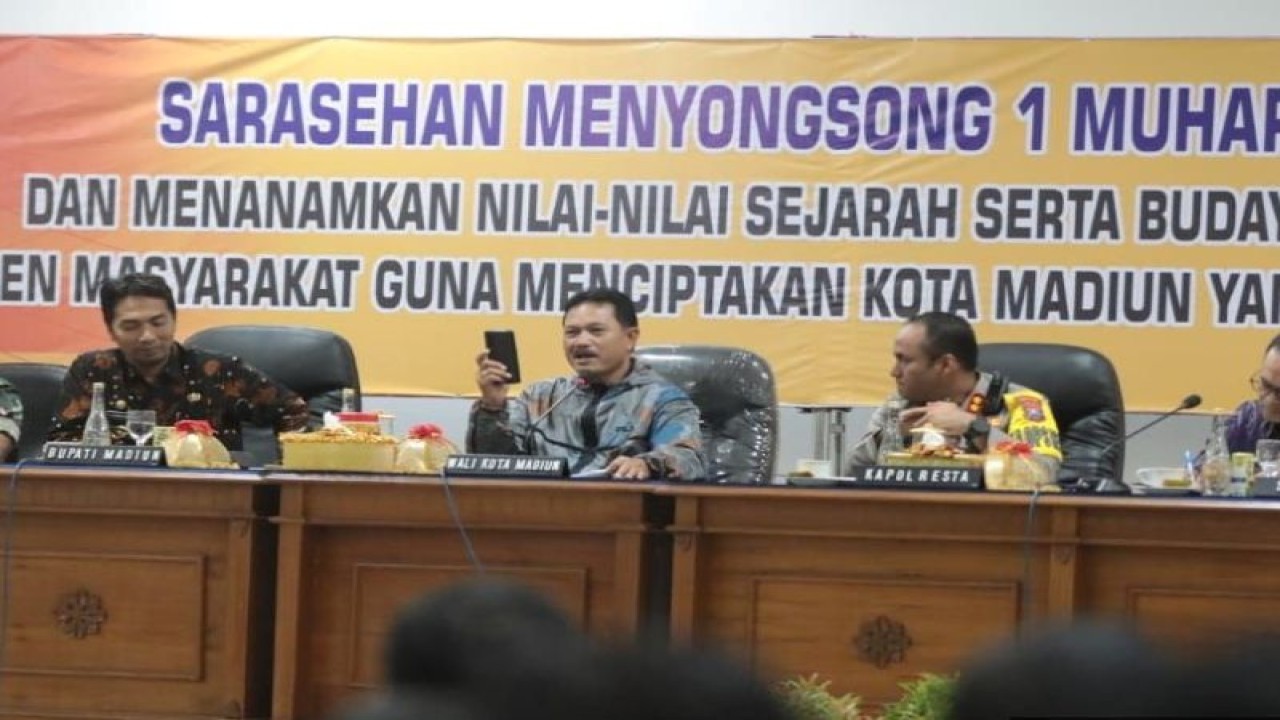 Forkopimda Kota dan Kabupaten Madiun mengikuti kegiatan sarasehan persiapan pengamanan 1 Muharam/1 Sura 1445 Hijriah di Gedung Diklat Kota Madiun, Jumat (14/7/2023). ANTARA/HO-Diskominfo Kota Madiun