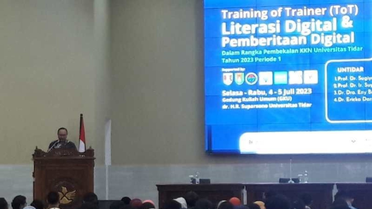 Mahasiswa peserta KKN Untidar mendapat pembekalan literasi digital sebelum diterjunkan ke masyarakat. ANTARA/Heru Suyitno