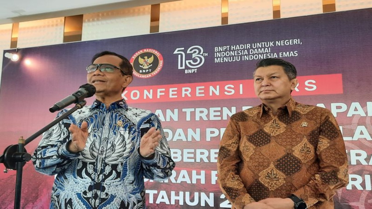 Menteri Koordinator Bidang Politik Hukum dan Keamanan (Menkopolhukam) Mahfud MD saat konferensi pers usai agenda Badan Nasional Penanggulangan Terorisme (BNPT) di Hotel JS Luwansa, Jakarta, Rabu (5/7/2023). ANTARA/Fath Putra Mulya