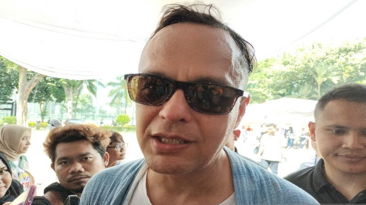 Deputi Bidang Pariwisata dan Ekonomi Kreatif Kemenko Marves Odo RM Manuhutu menyampaikan keterangan kepada awak media di Jakarta, Sabtu (8/7/2023). ANTARA/Aji Cakti